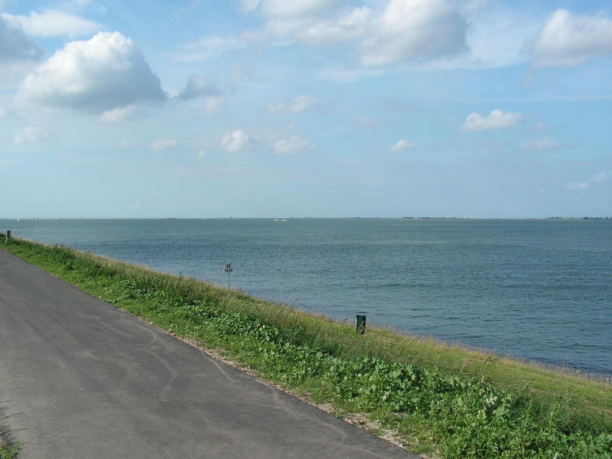 With Washing Machine In A 200m From The Vakantiehuis Wemeldinge
